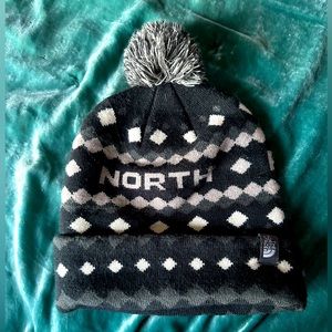 NORTH FACE new/never worn pompom beanie
